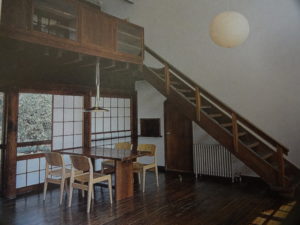 前川邸のリビング階段