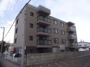 札幌の44階建てコンクリートの賃貸マンション