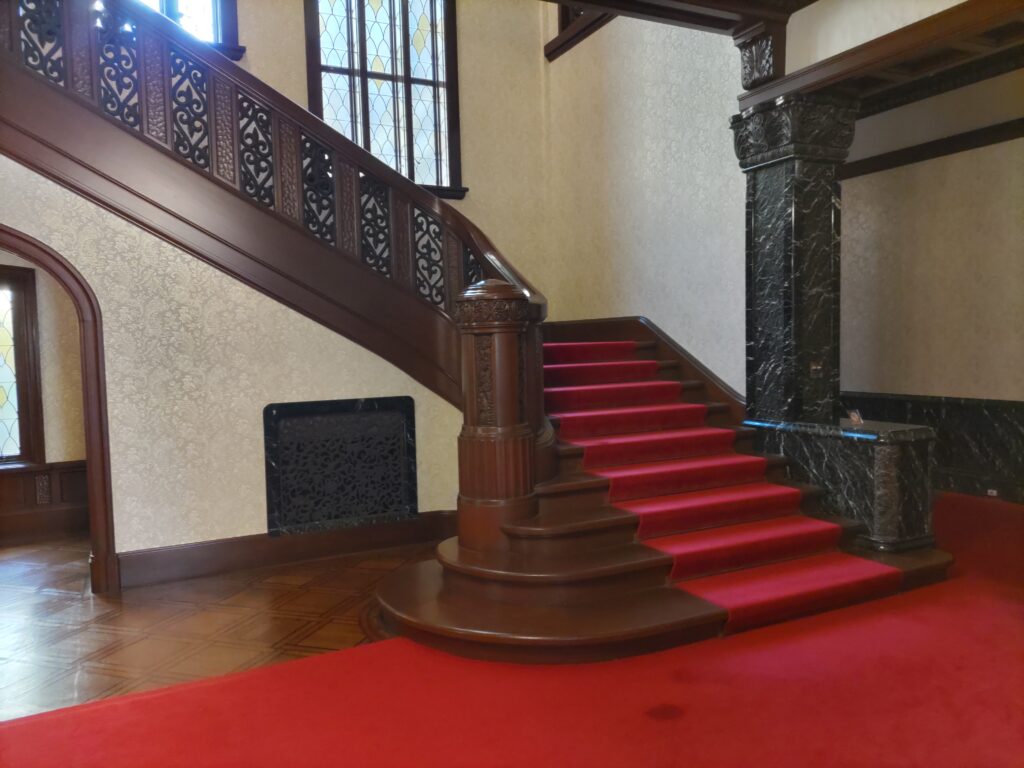 旧前田家本邸の階段広間