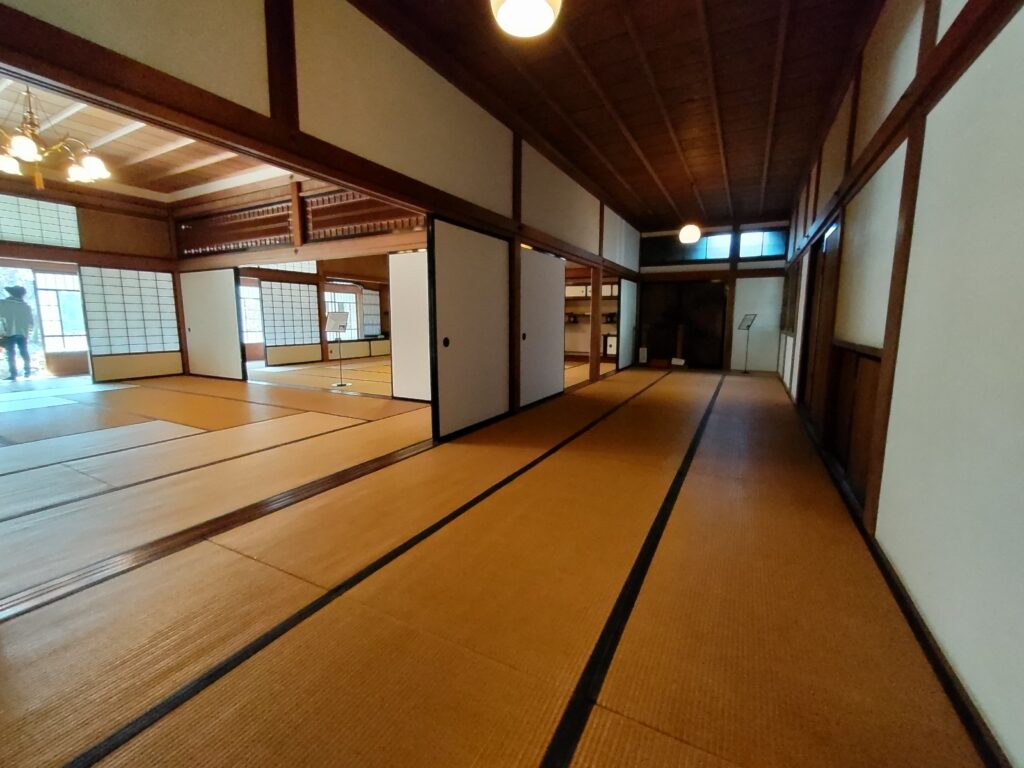 旧前田家本邸の和館内部