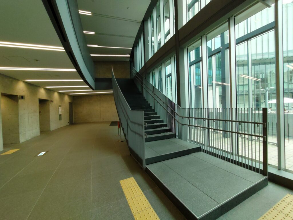 安藤忠雄設計国際子ども図書館の階段