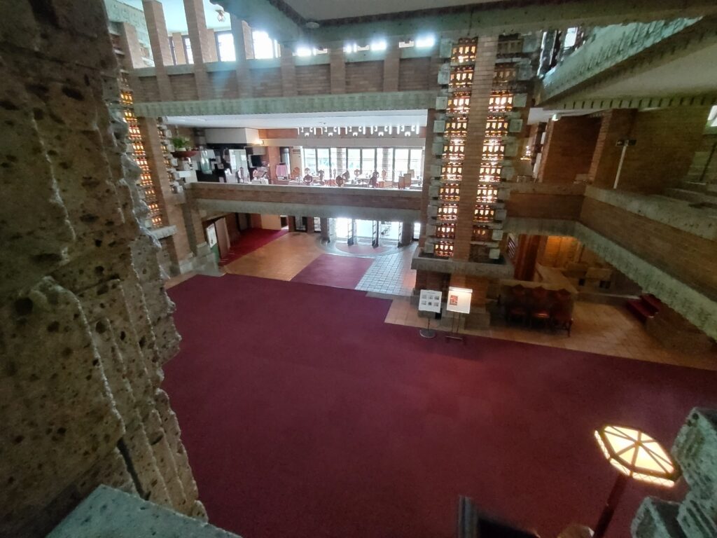 帝国ホテルの２階から見たロビー