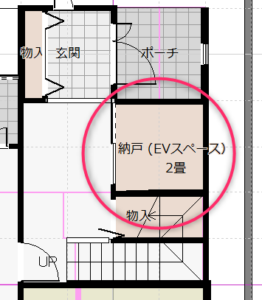 将来、ホームエレベーターとして利用できる玄関横の納戸のある間取り図面