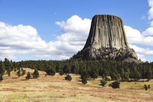 デビルズタワーの山の画像