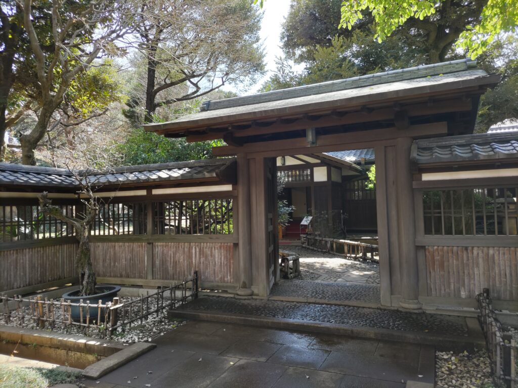 旧前田家本邸和館の塀