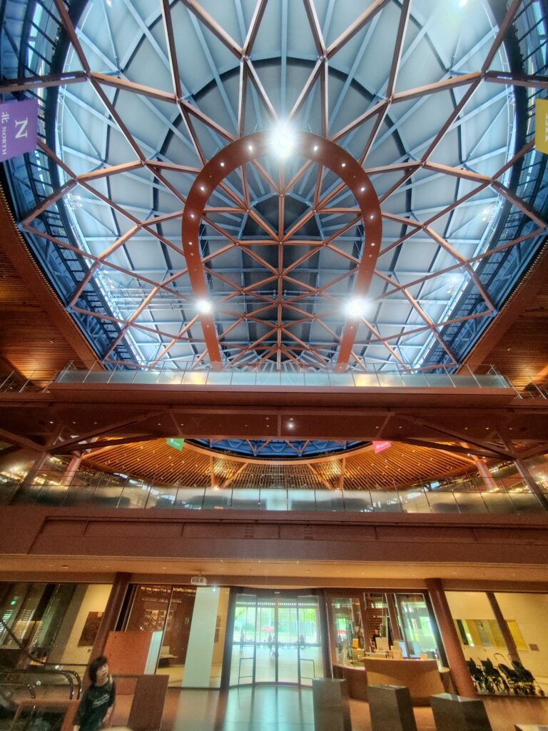 石川県立図書館のブリッジ