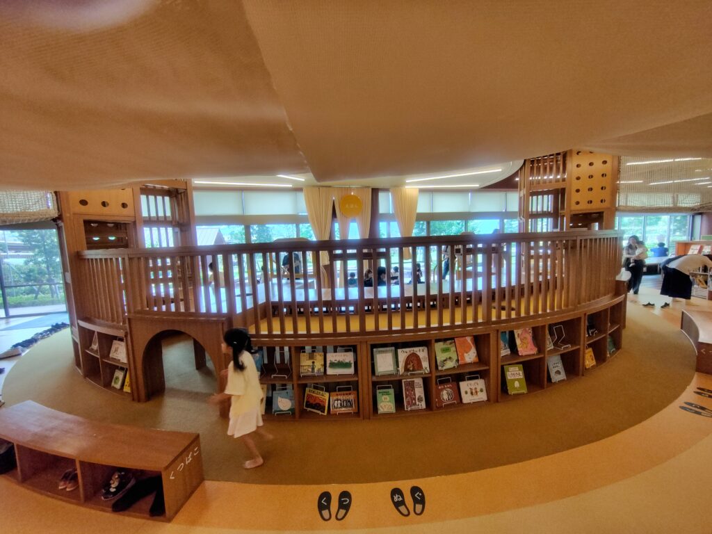 石川県立図書館のこどもエリアの遊具