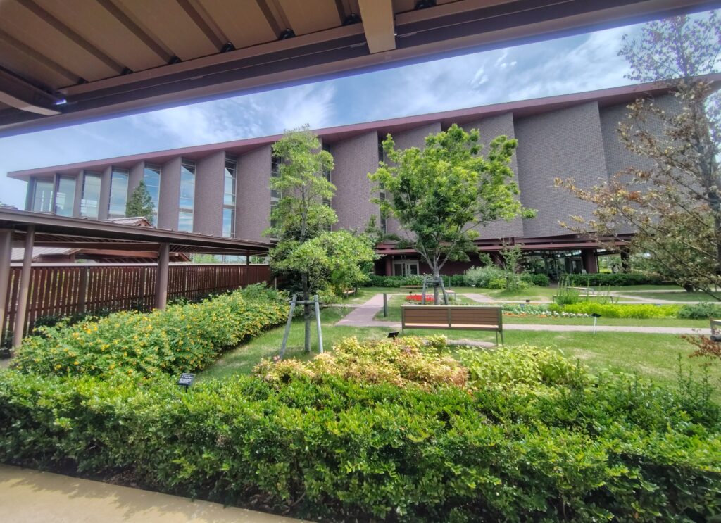 石川県立図書館の窓