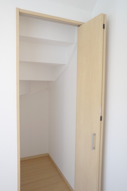 階段下収納の画像