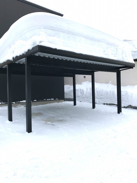 雪国の並列型のカーポート