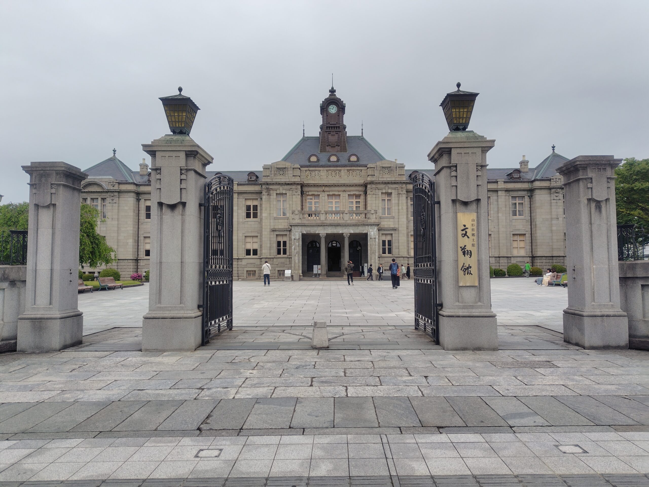 山形市の山形県郷土館文翔館の道路から見た外観