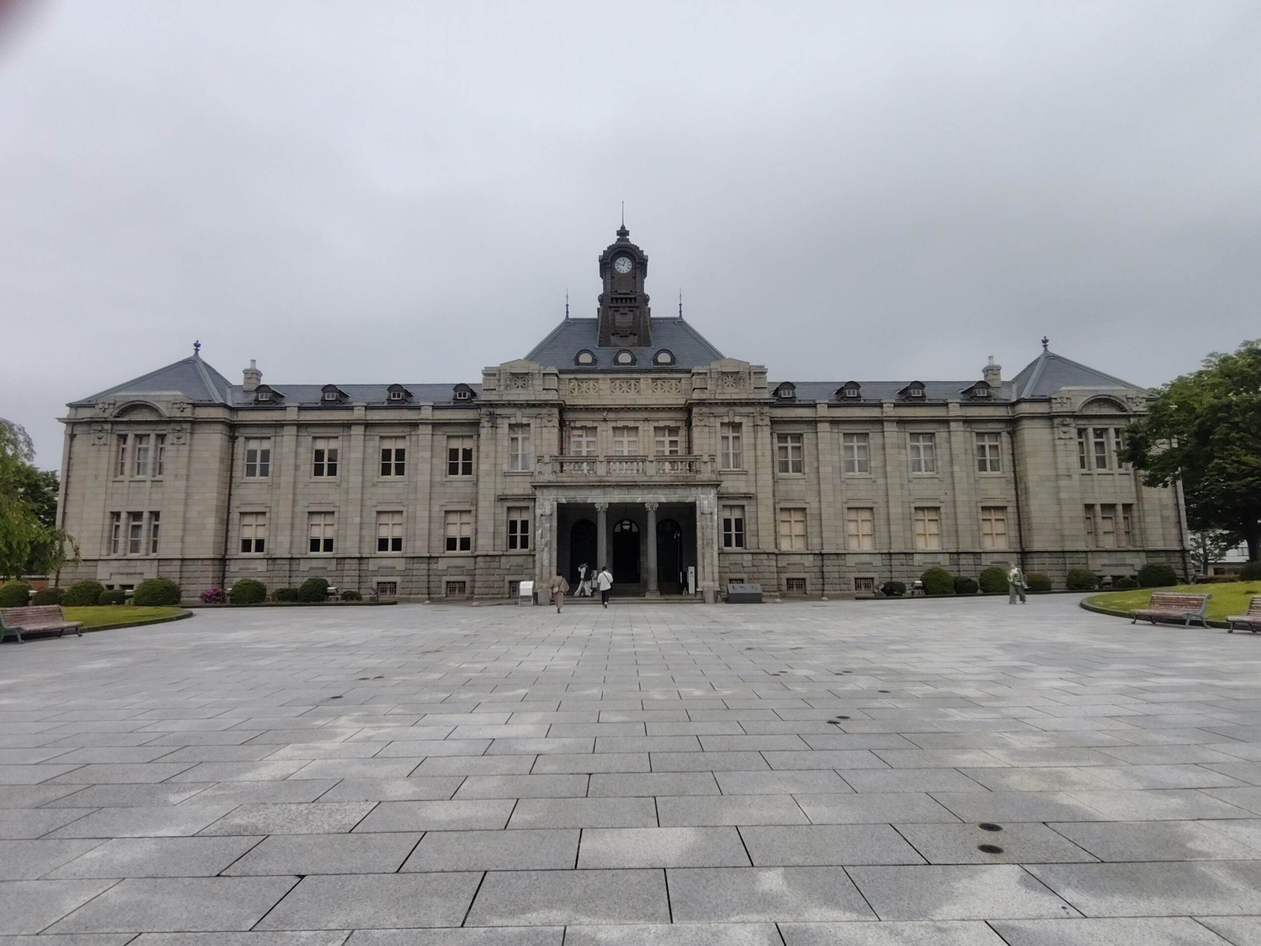 山形市の山形郷土館文翔館の正面の外観