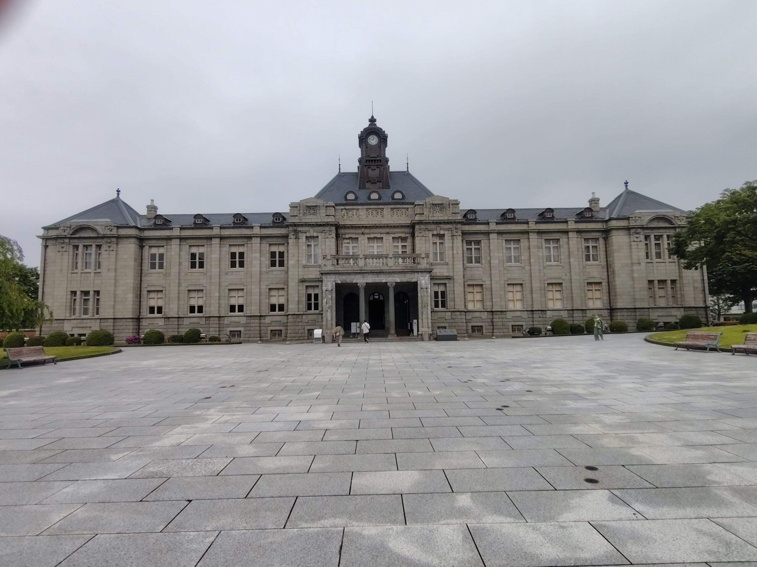 左右対称の外観の文翔館