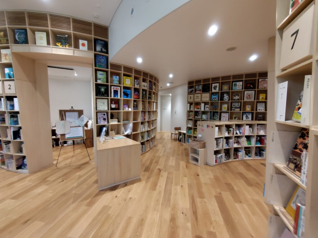 こども本の森札幌北大の内部の様子